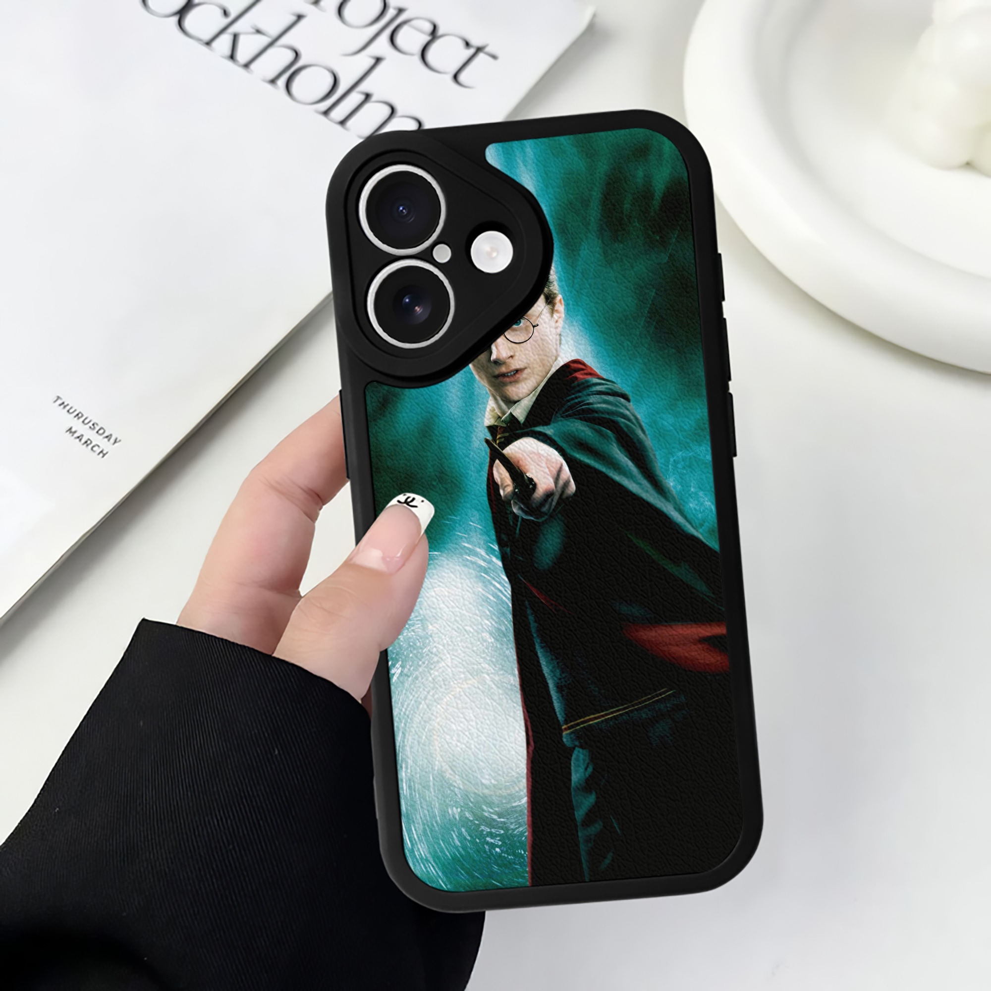 （画像用） Harry Potter ハリー・ポッターシリーズ 【iPhone 16シリーズ対応】シリコンスマホケース（レザー調） 材質：シリコン